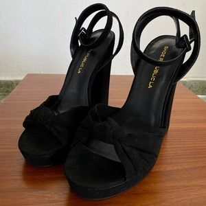 👠Women’s Black open toe heels from Shoe Republic LA. Size 5.5